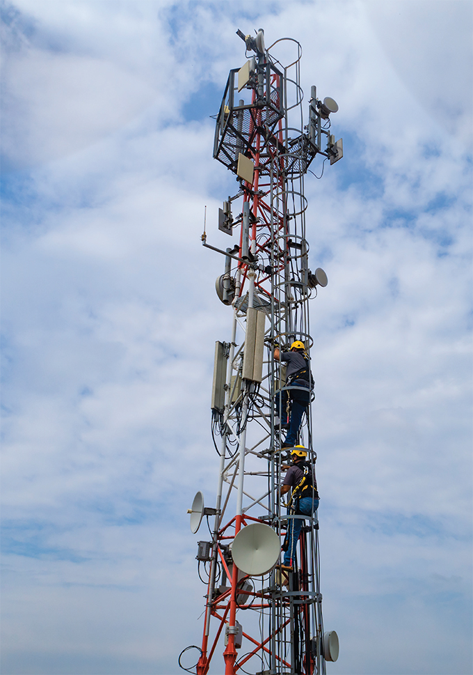 Employees working on a Gyro tower